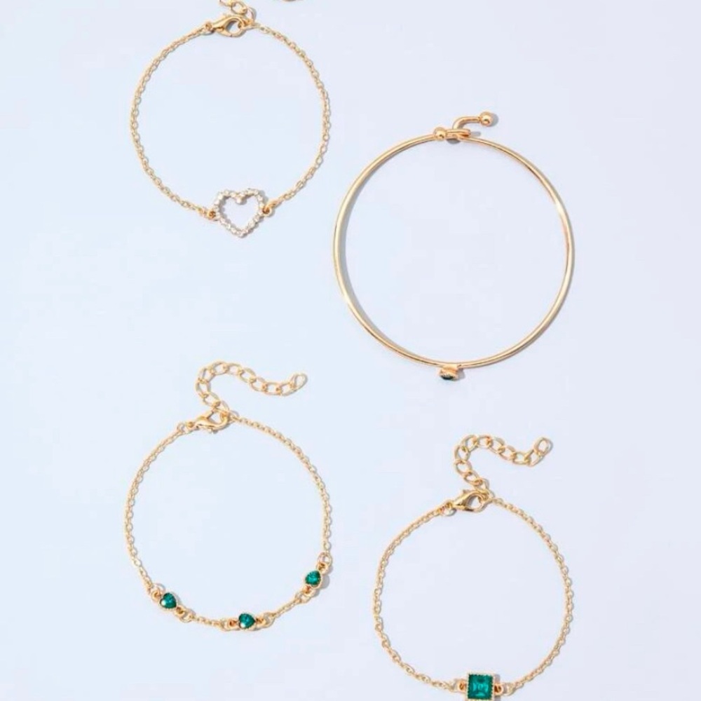 New! 4pc Emerald bracelet set